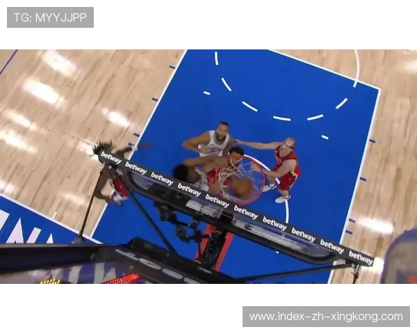 唐斯快攻中暴扣，全场气氛爆炸